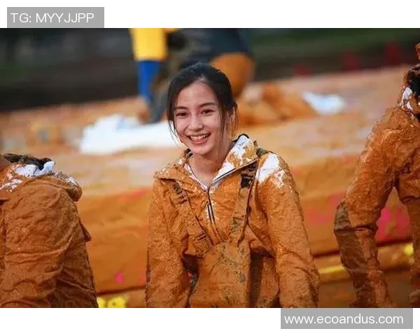 足球明星意外走光瞬间曝光引发热议网友纷纷围观评论不断